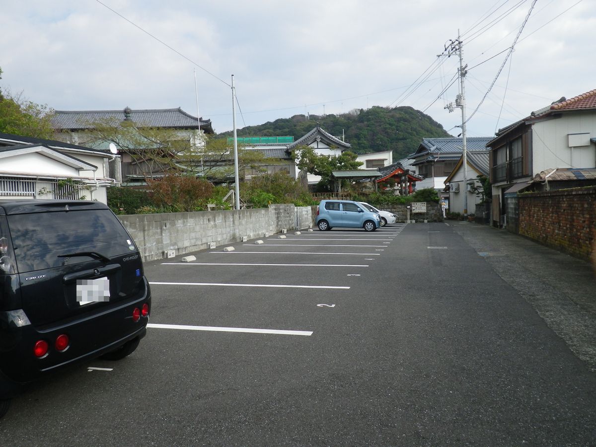 津照寺近くにある有料駐車場